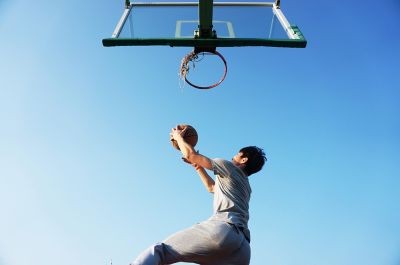 man-dunking-the-ball-163452